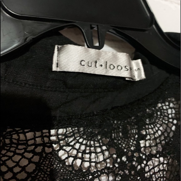 Cut Loose Sleeveless Button Down Lace Detail Shirt - Picture 4 of 5